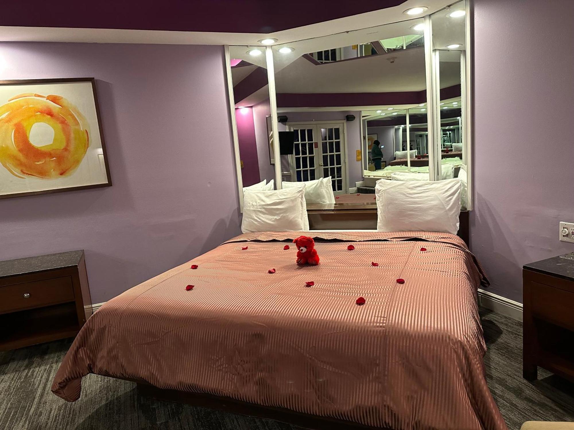 Inn Of The Dove - Romantic Luxury Suites With Jacuzzi & Fireplace At Harrisburg-Hershey-Philadelphia, Pa Eksteriør billede